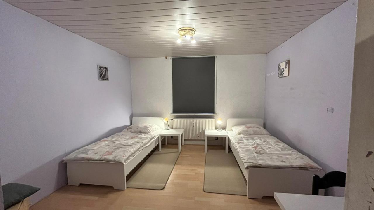 Monteure, Ganzes Haus, Schwarzheide, Haus 1 Apartment Bagian luar foto