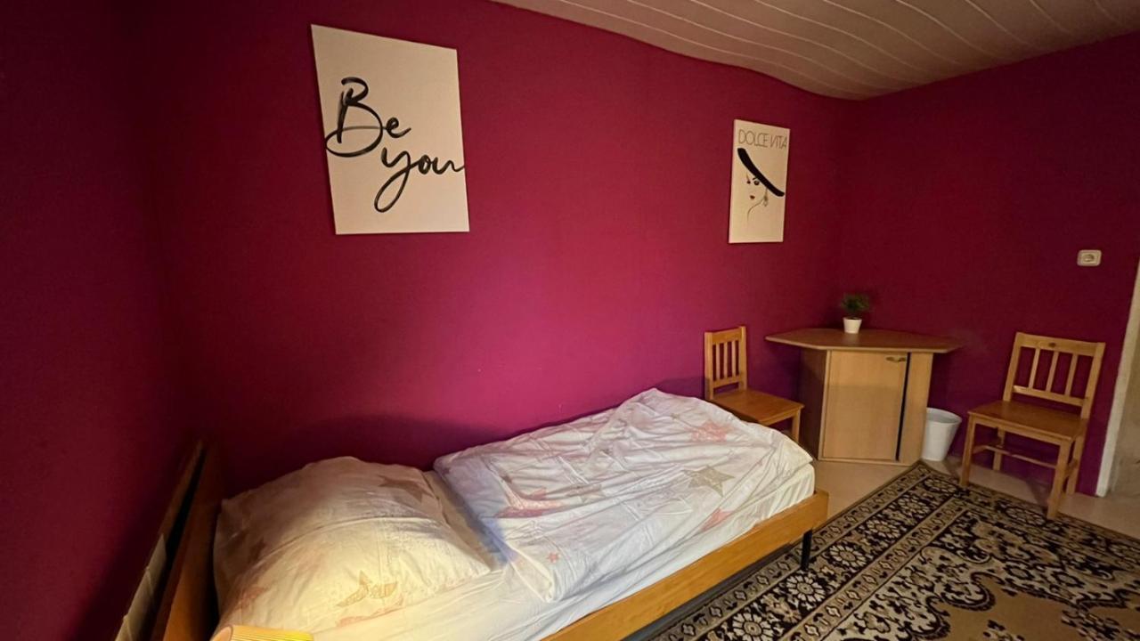Monteure, Ganzes Haus, Schwarzheide, Haus 1 Apartment Bagian luar foto