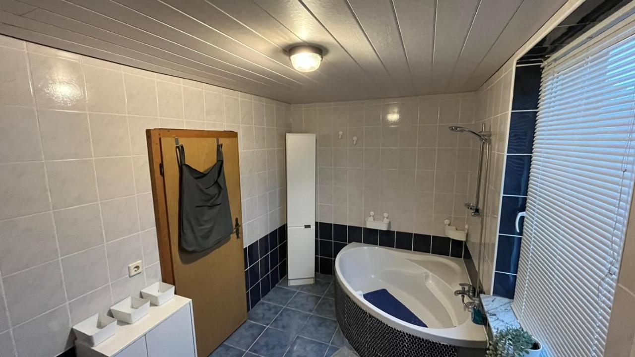 Monteure, Ganzes Haus, Schwarzheide, Haus 1 Apartment Bagian luar foto