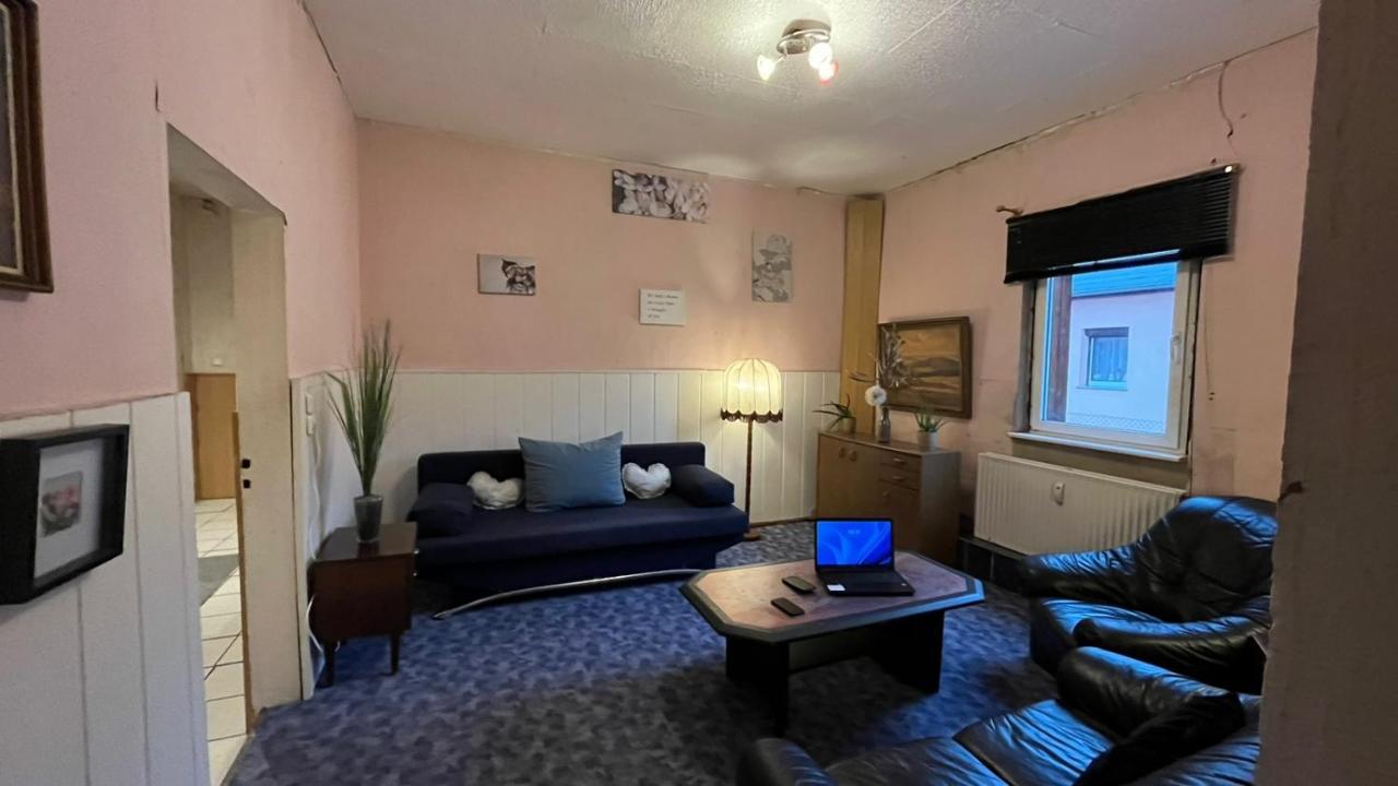Monteure, Ganzes Haus, Schwarzheide, Haus 1 Apartment Bagian luar foto
