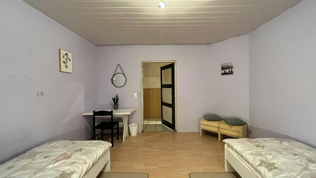 Monteure, Ganzes Haus, Schwarzheide, Haus 1 Apartment Bagian luar foto