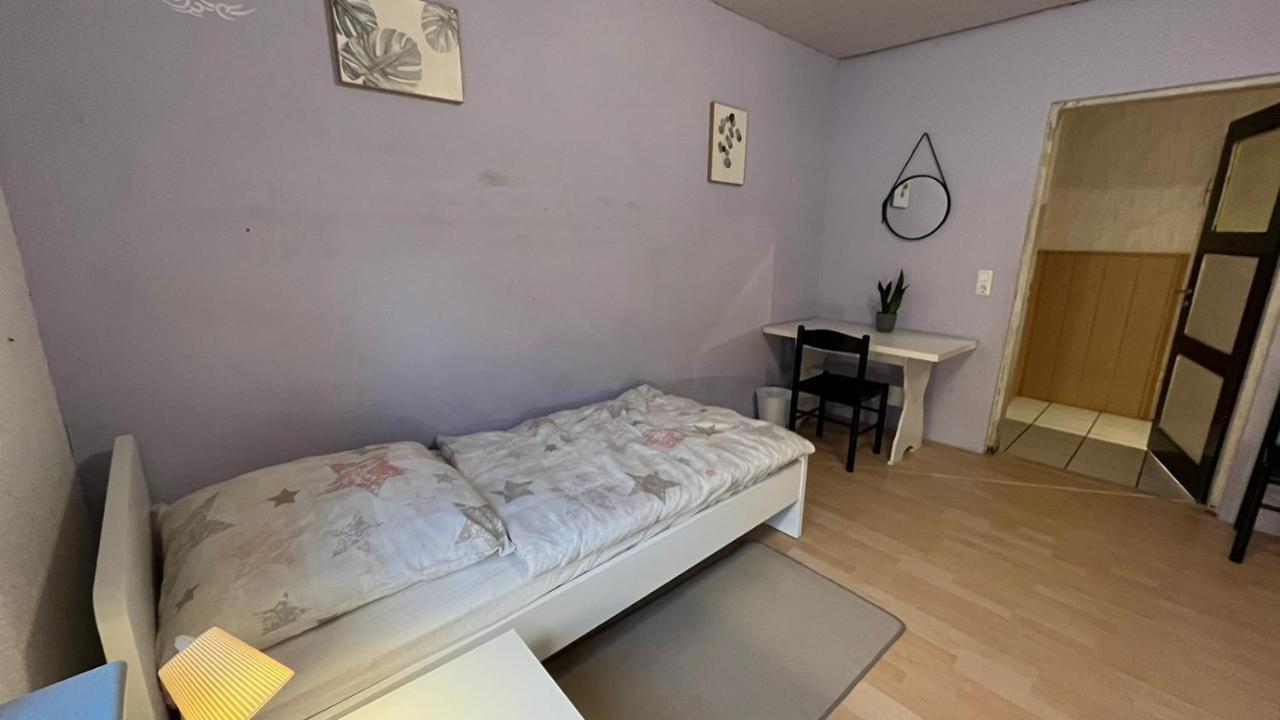 Monteure, Ganzes Haus, Schwarzheide, Haus 1 Apartment Bagian luar foto