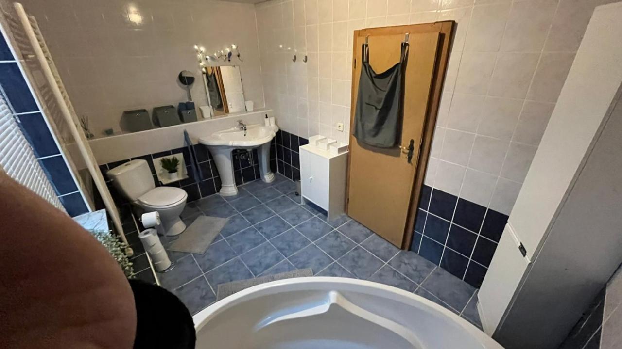 Monteure, Ganzes Haus, Schwarzheide, Haus 1 Apartment Bagian luar foto
