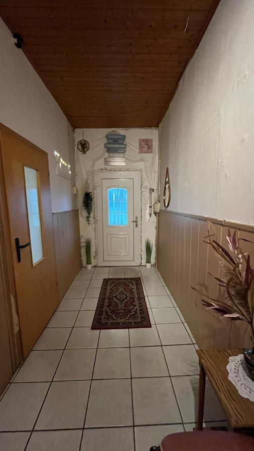 Monteure, Ganzes Haus, Schwarzheide, Haus 1 Apartment Bagian luar foto