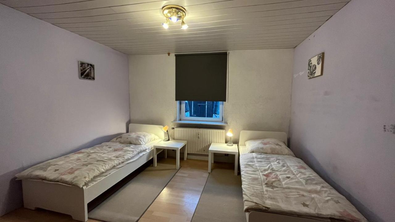Monteure, Ganzes Haus, Schwarzheide, Haus 1 Apartment Bagian luar foto