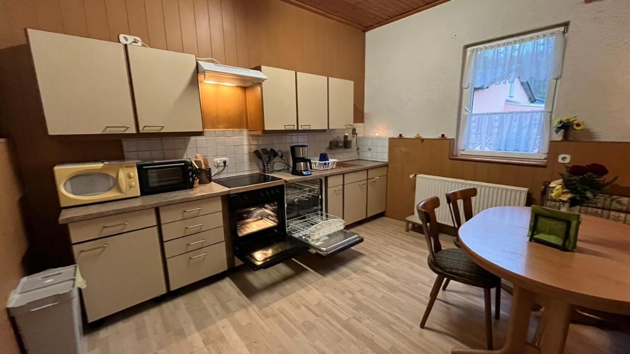 Monteure, Ganzes Haus, Schwarzheide, Haus 1 Apartment Bagian luar foto