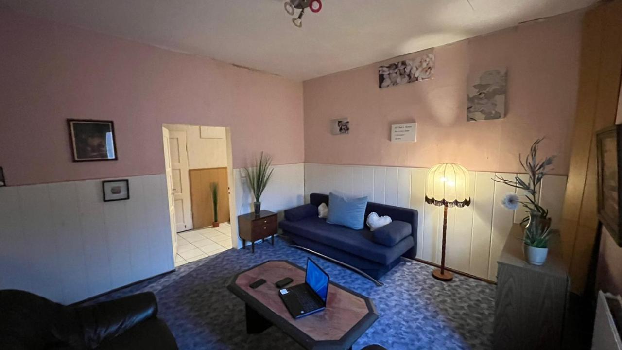 Monteure, Ganzes Haus, Schwarzheide, Haus 1 Apartment Bagian luar foto