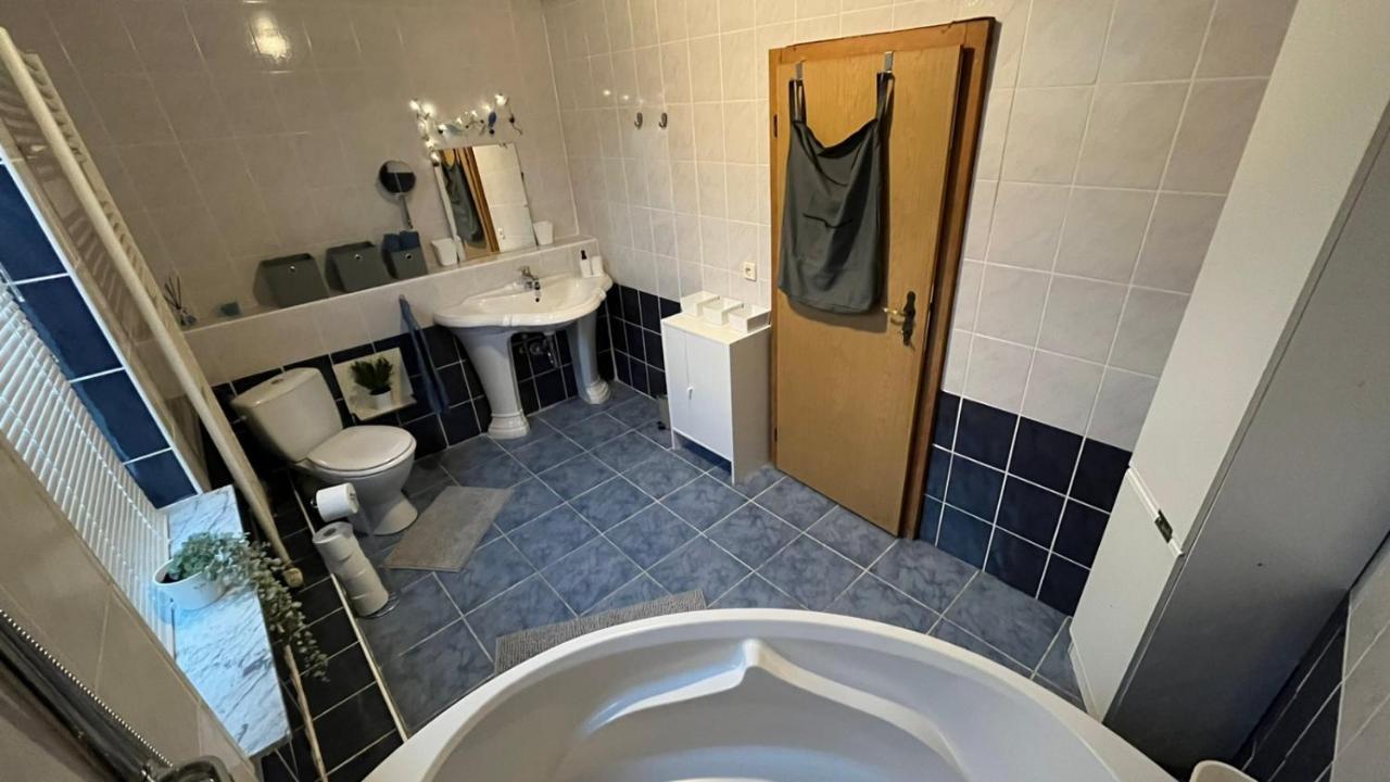 Monteure, Ganzes Haus, Schwarzheide, Haus 1 Apartment Bagian luar foto