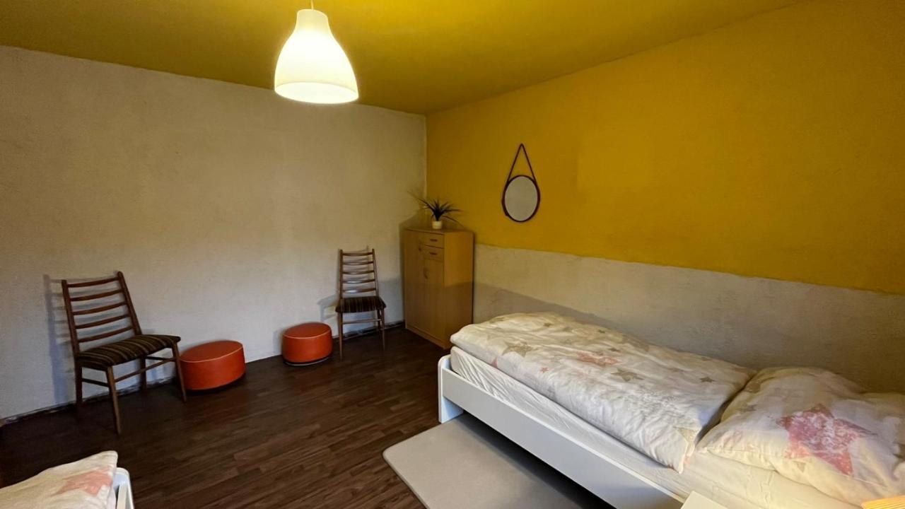 Monteure, Ganzes Haus, Schwarzheide, Haus 1 Apartment Bagian luar foto