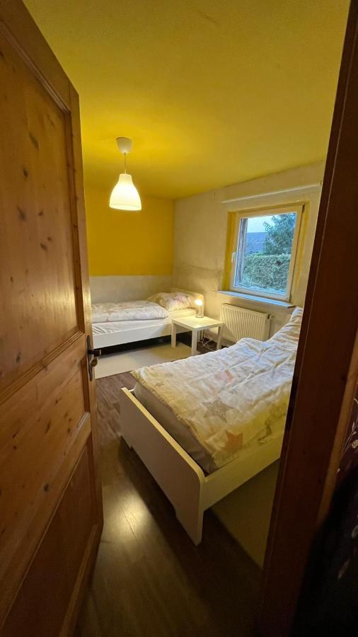 Monteure, Ganzes Haus, Schwarzheide, Haus 1 Apartment Bagian luar foto