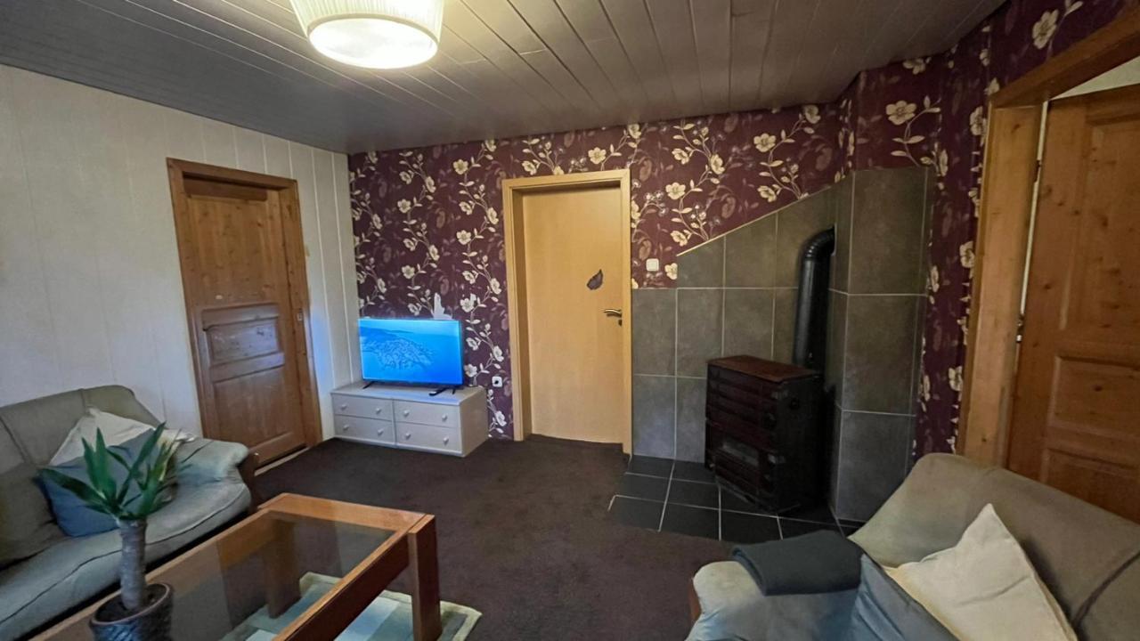 Monteure, Ganzes Haus, Schwarzheide, Haus 1 Apartment Bagian luar foto