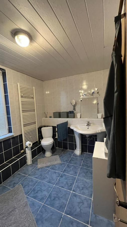 Monteure, Ganzes Haus, Schwarzheide, Haus 1 Apartment Bagian luar foto