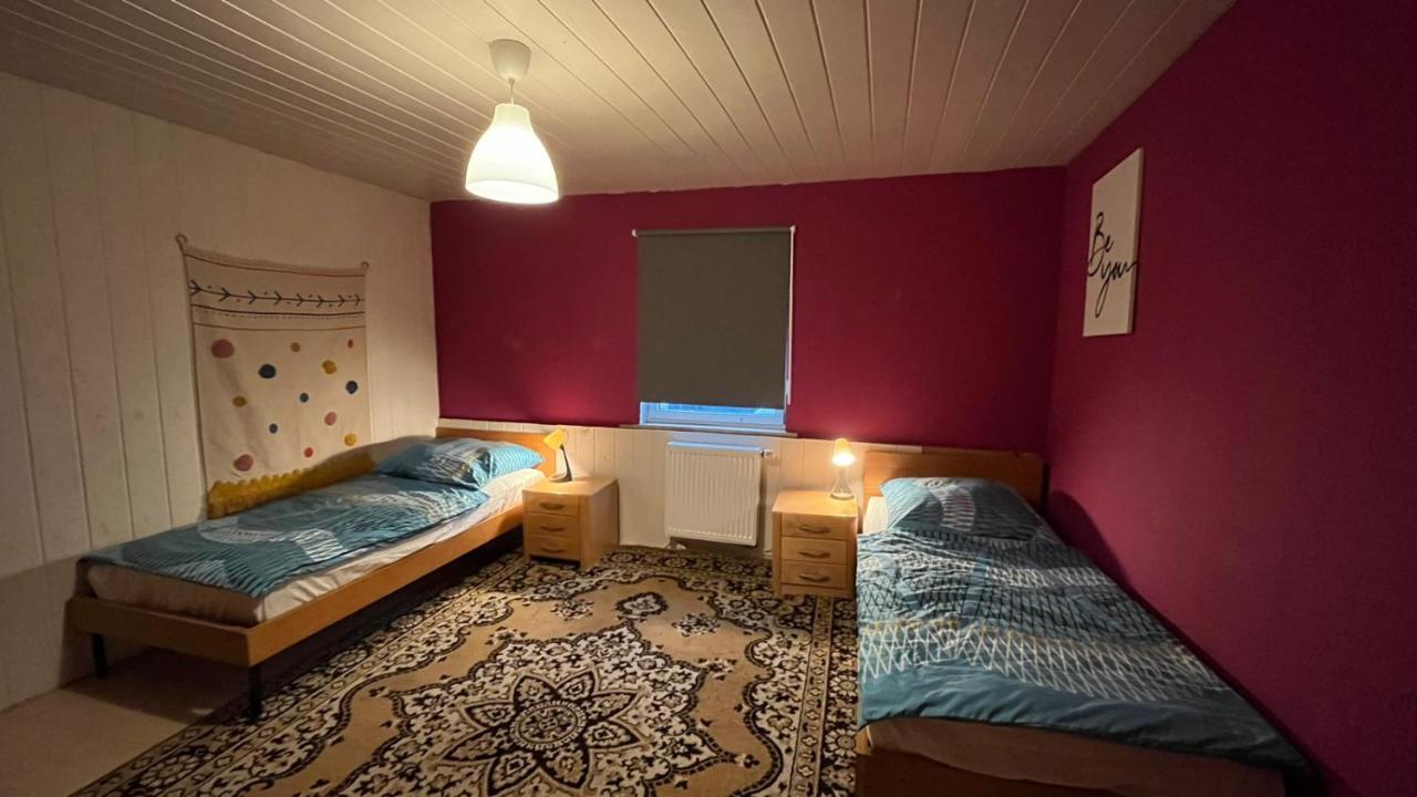 Monteure, Ganzes Haus, Schwarzheide, Haus 1 Apartment Bagian luar foto