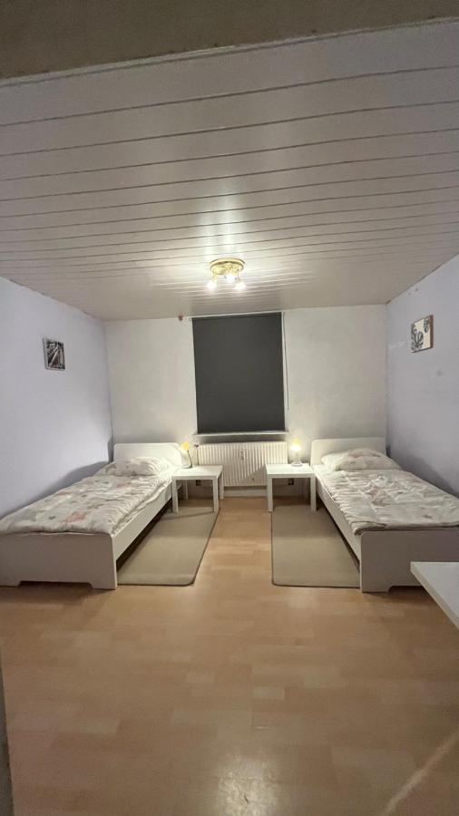 Monteure, Ganzes Haus, Schwarzheide, Haus 1 Apartment Bagian luar foto